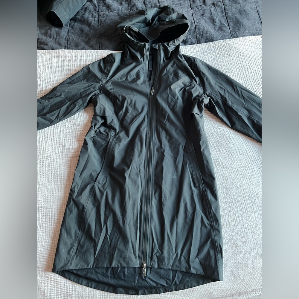 Lululemon Women’s Black Rain Rebel Jacket